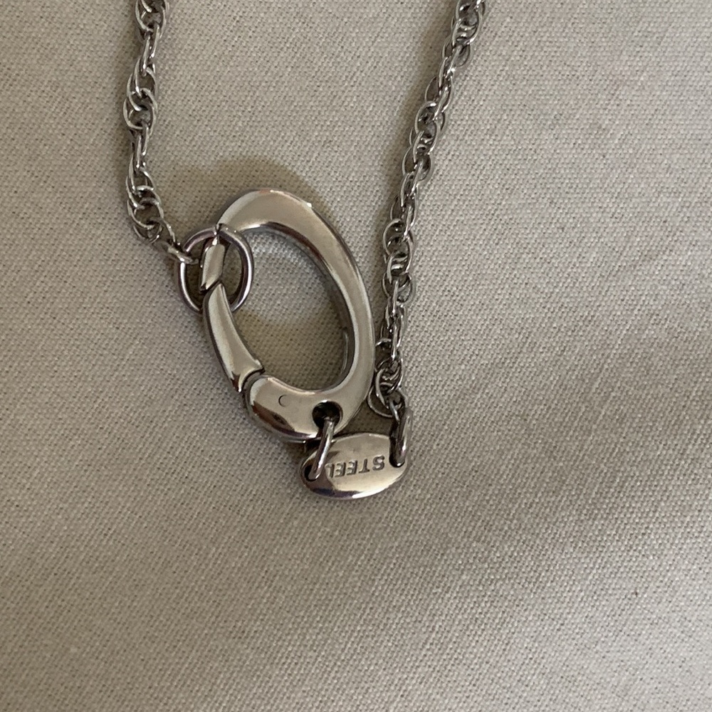 Fossil necklaces with key and heart pendants - Picture 4 of 6